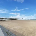 Modern 2-Bedroom Flat With Sea Views , Cleaning Included