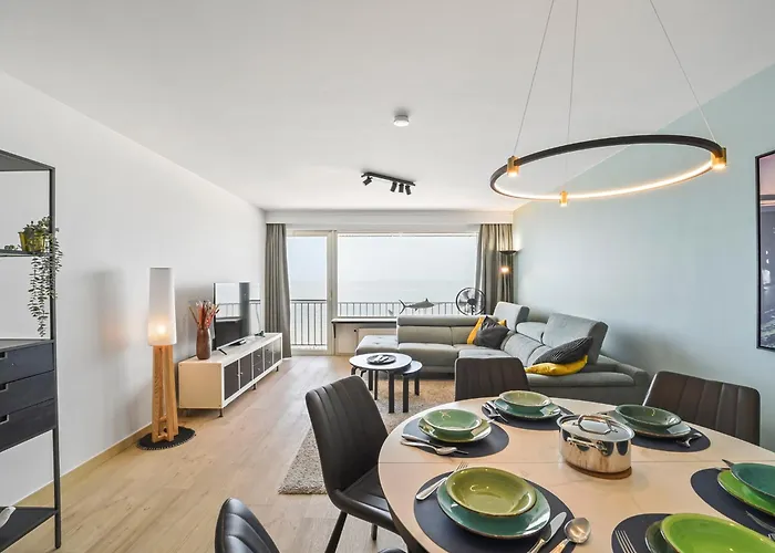 Modern 2-Bedroom Flat With Sea Views , Cleaning Included