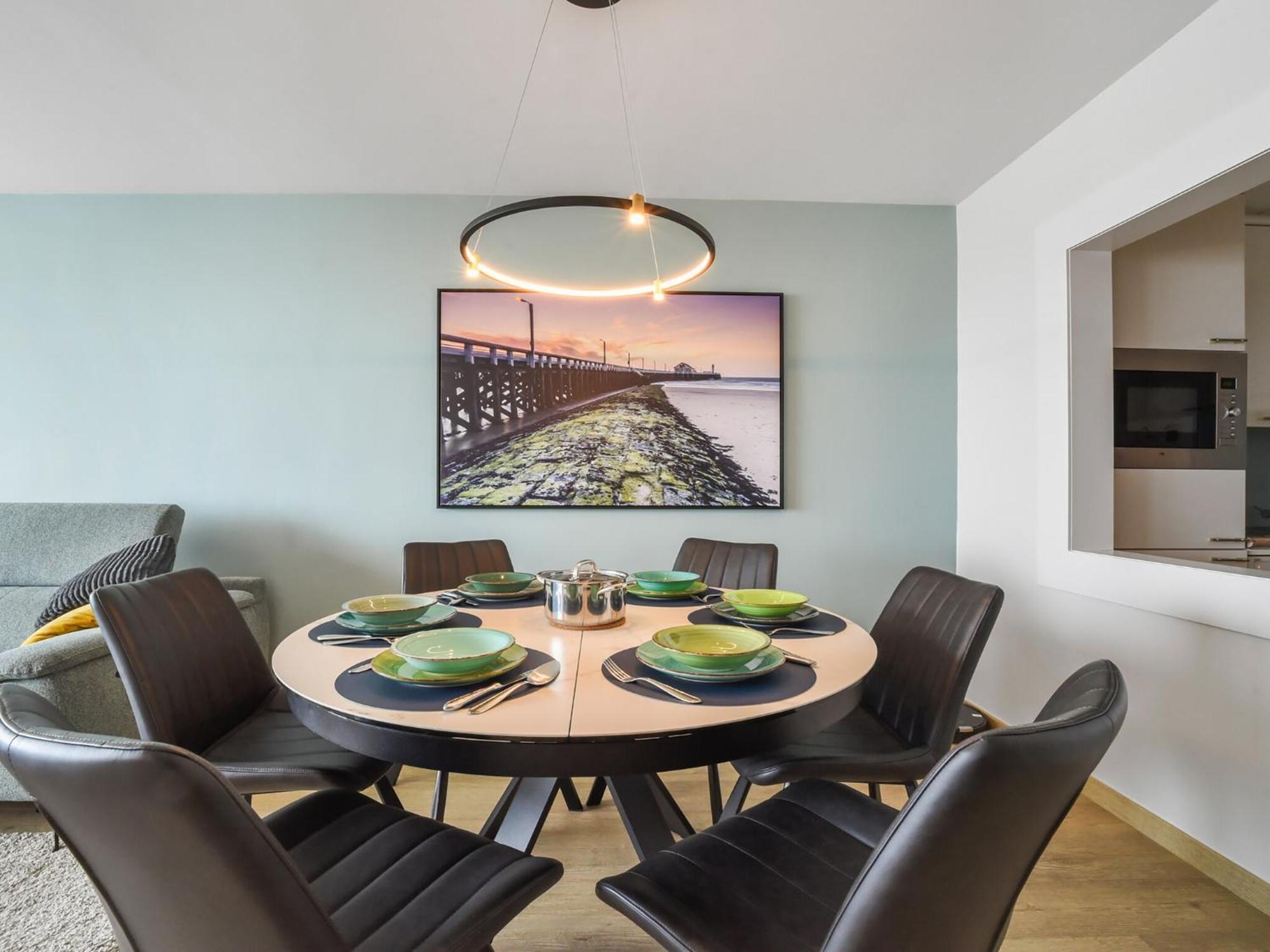 Modern 2-bedroom Flat With Sea Views , Cleaning Included *